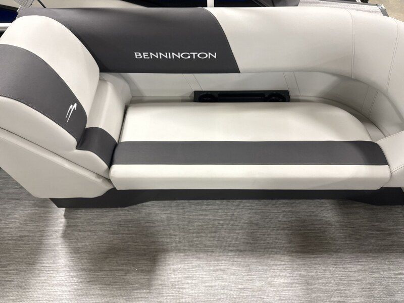 2026 Bennington 22 S Stern Radius Quad Bench 22 SSR