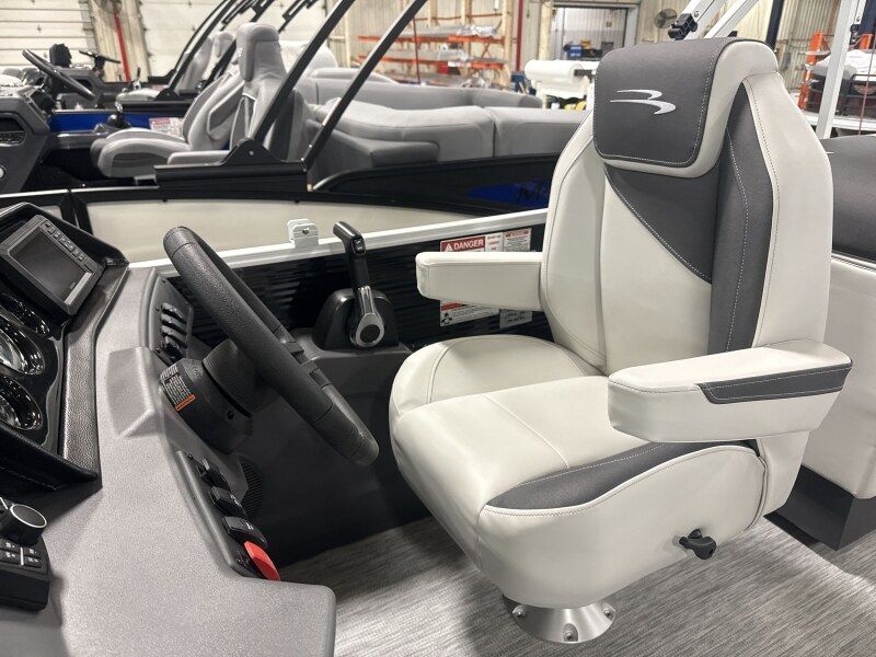 2026 Bennington 22 S Stern Radius Quad Bench 22 SSR